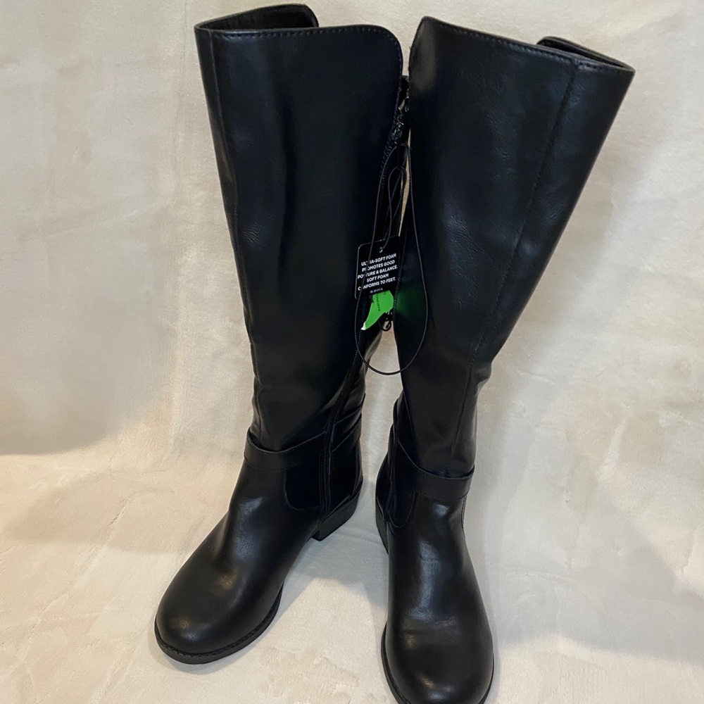 KNEE HIGH BOOTS NEW, NEVER BEEN WORN